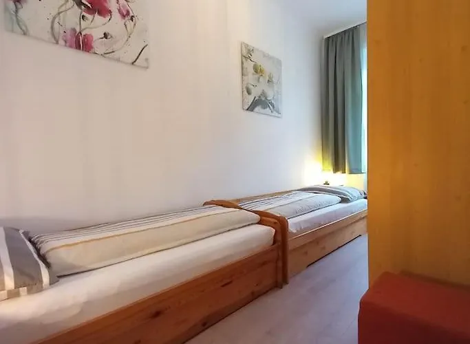Altbauwohnung Neu Saniert - Fuer Familien Geeignet Apartment