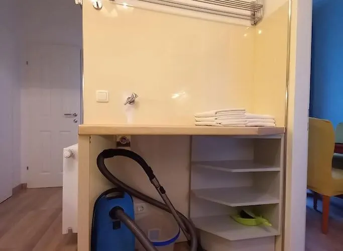 Apartment Altbauwohnung Neu Saniert - Fuer Familien Geeignet *