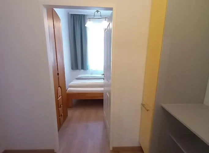 Altbauwohnung Neu Saniert - Fuer Familien Geeignet