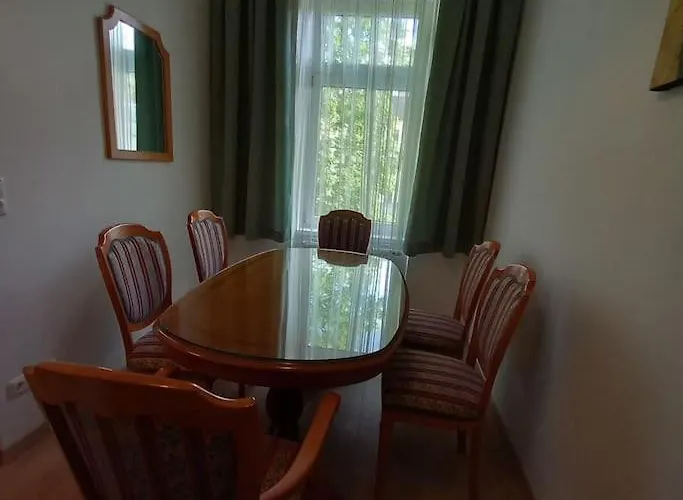 Altbauwohnung Neu Saniert - Fuer Familien Geeignet Apartment