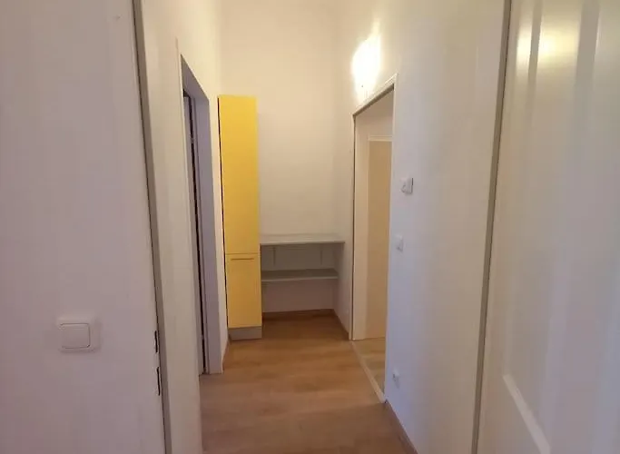 Altbauwohnung Neu Saniert - Fuer Familien Geeignet Vienna
