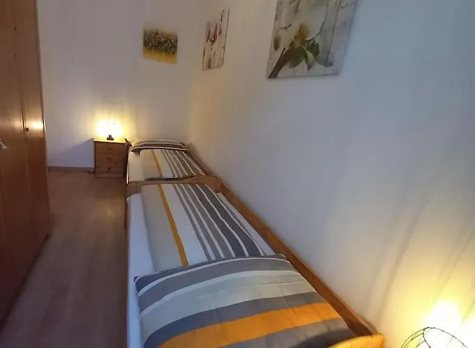 Altbauwohnung Neu Saniert - Fuer Familien Geeignet