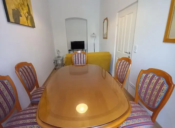 Apartment Altbauwohnung Neu Saniert - Fuer Familien Geeignet *