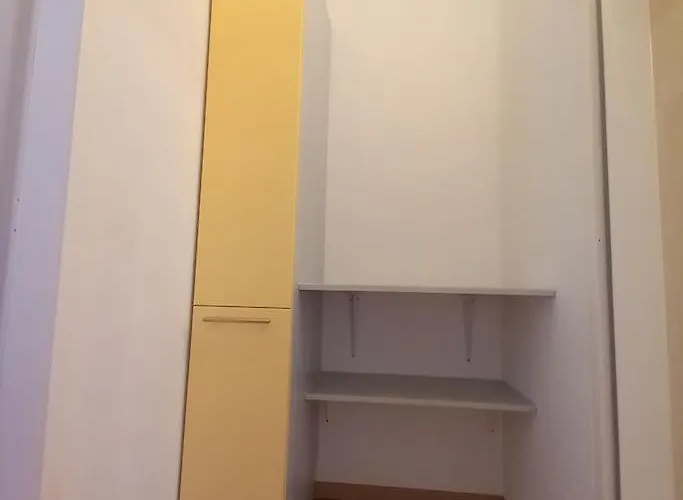 Altbauwohnung Neu Saniert - Fuer Familien Geeignet *