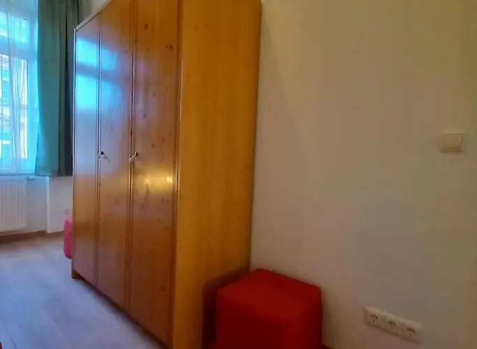 Altbauwohnung Neu Saniert - Fuer Familien Geeignet