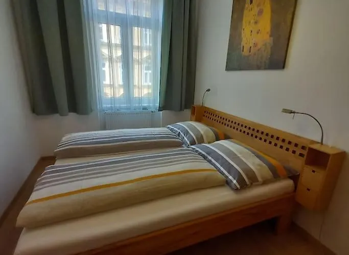 Altbauwohnung Neu Saniert - Fuer Familien Geeignet Apartment *