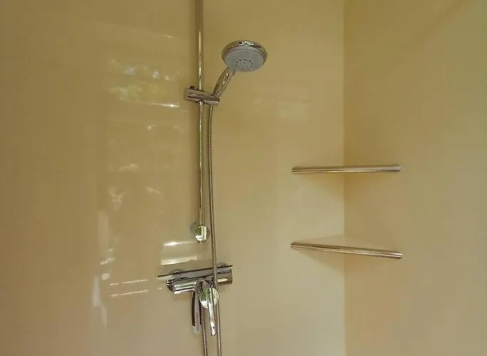 Apartment Altbauwohnung Neu Saniert - Fuer Familien Geeignet *